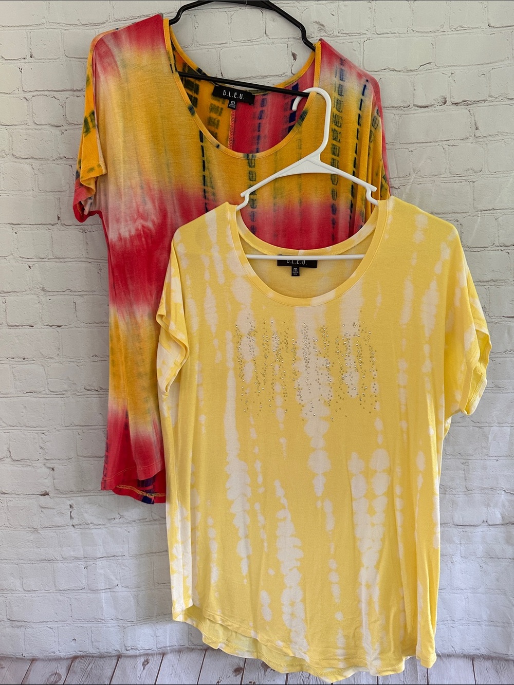 B.L.E.U. Bundle of Tops size M